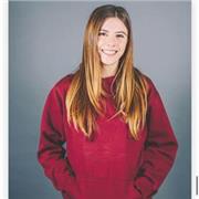 Studentessa del quinto anno del liceo linguistico, ho già avuto esperienza con bambini delle elementari e medie